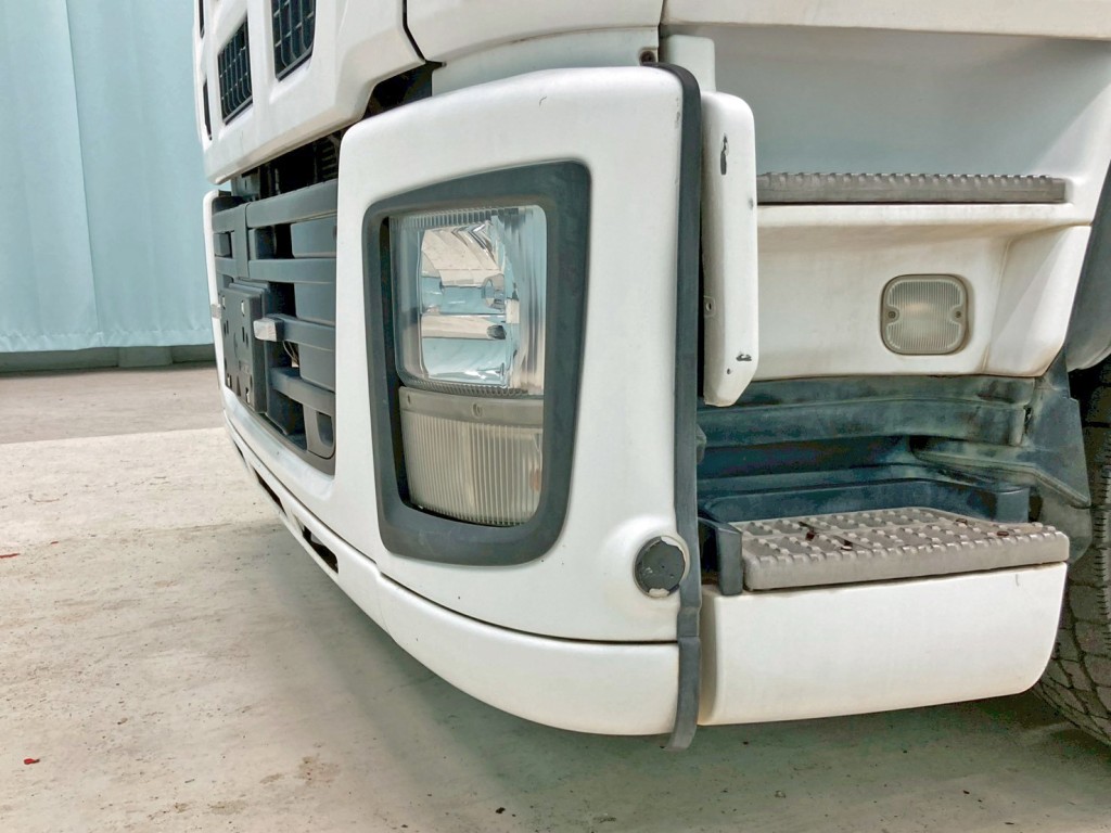 フロントバンパー助手席側にキズがあります。|いすゞ ギガ LKG-EXD77AG改の写真23