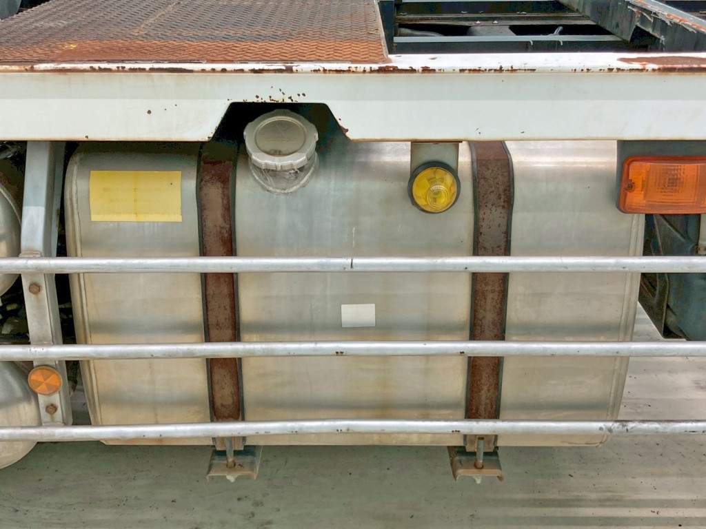 燃料タンクは400Lアルミ製です。|いすゞ ギガ LKG-EXD77AG改の写真27