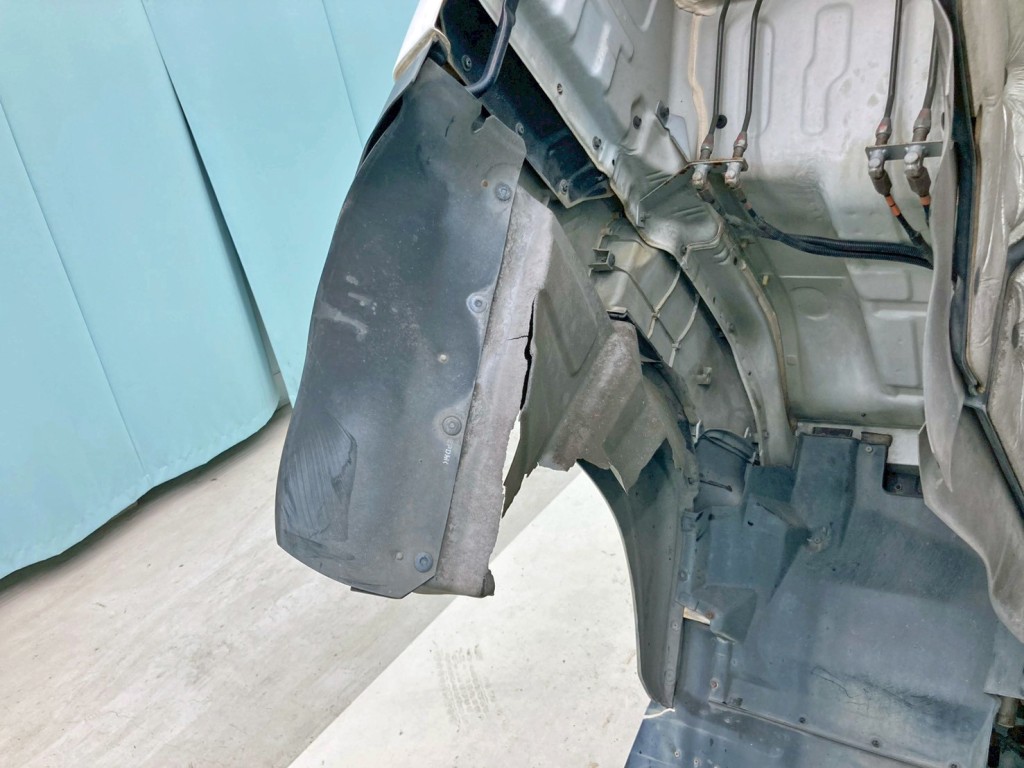 助手席側フロントフェンダー内側の状態です。|いすゞ ギガ LKG-EXD77AG改の写真34