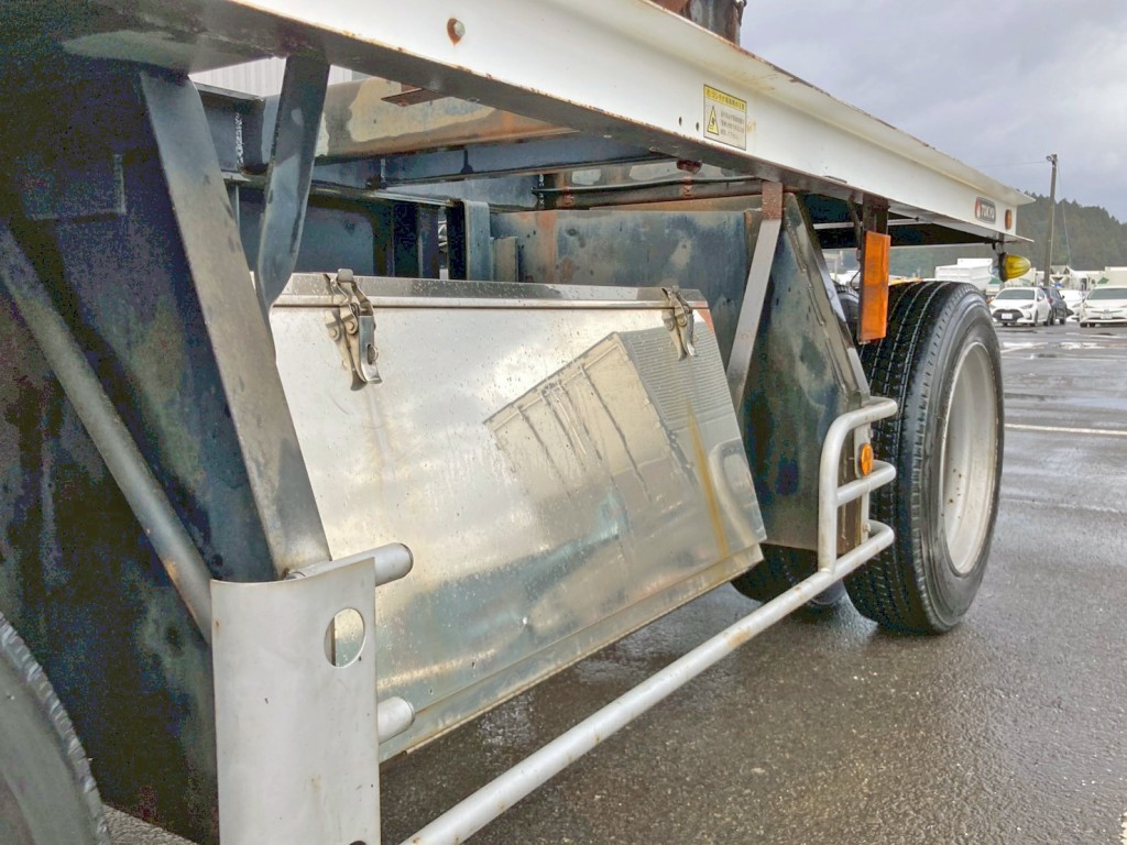 運転席側にステンレス製の工具箱が付いています。|東急 FC12B8D2の写真20