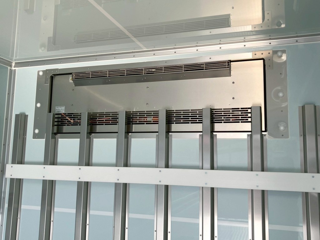 冷凍機の吹き出し口です。|日野 レンジャー 2KG-FE2ACGの写真11