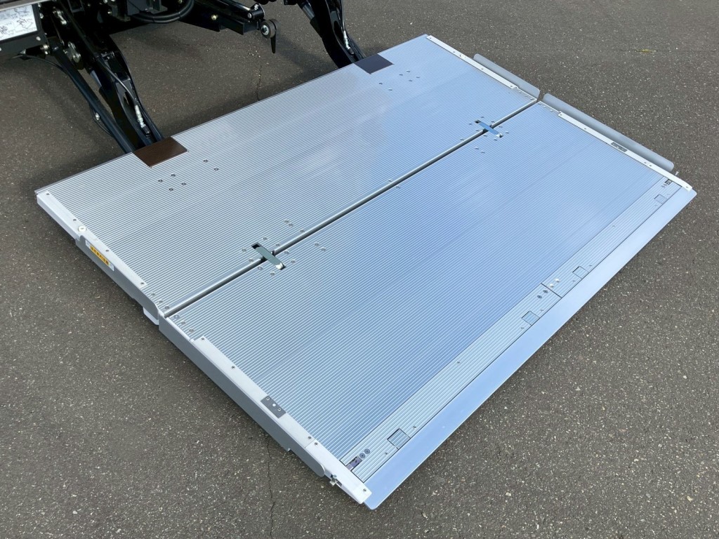 ゲートのステージの状態です。|日野 レンジャー 2KG-FE2ACGの写真13