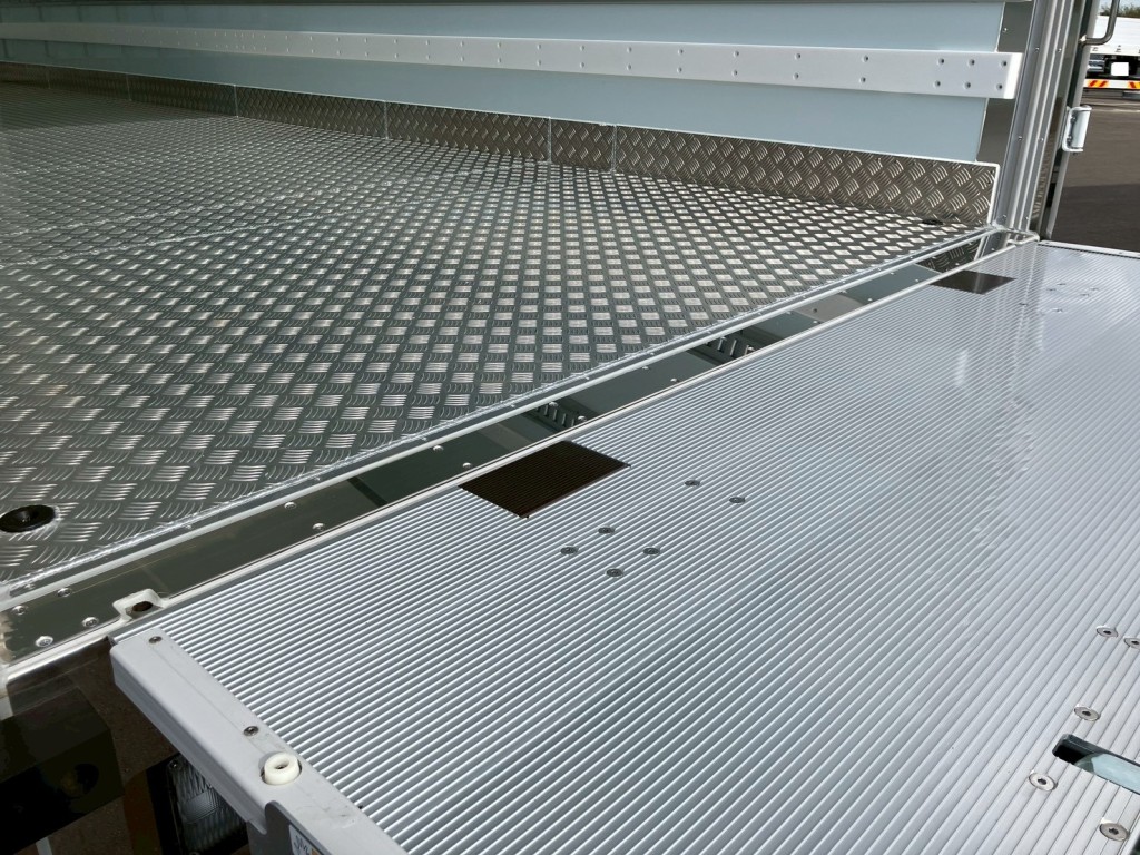 ゲートを上限まで上げた状態です。|日野 レンジャー 2KG-FE2ACGの写真14