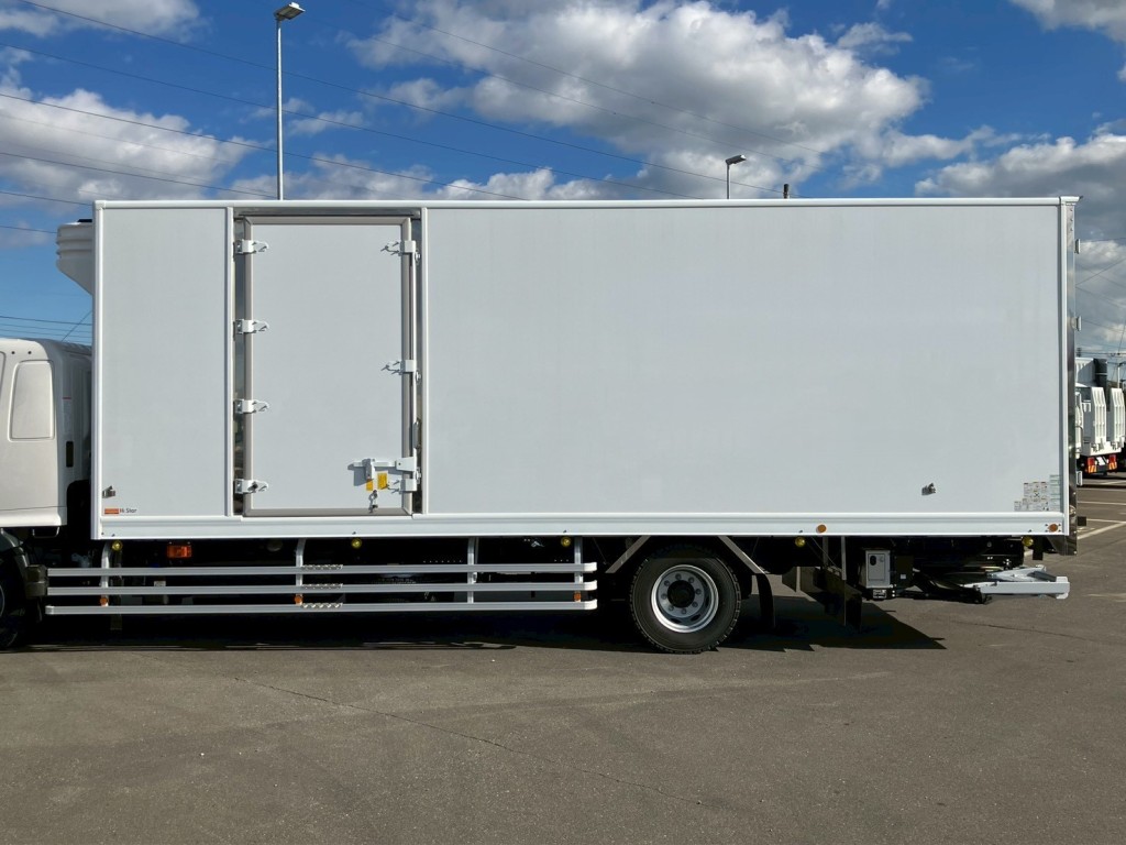 助手席側にサイドドアがあります。|日野 レンジャー 2KG-FE2ACGの写真18