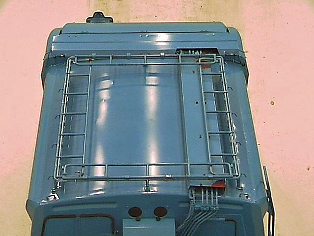 タンク上部に折り畳み式のキャリアが付いています。|三菱 ファイター 2KG-FK72FZの写真9