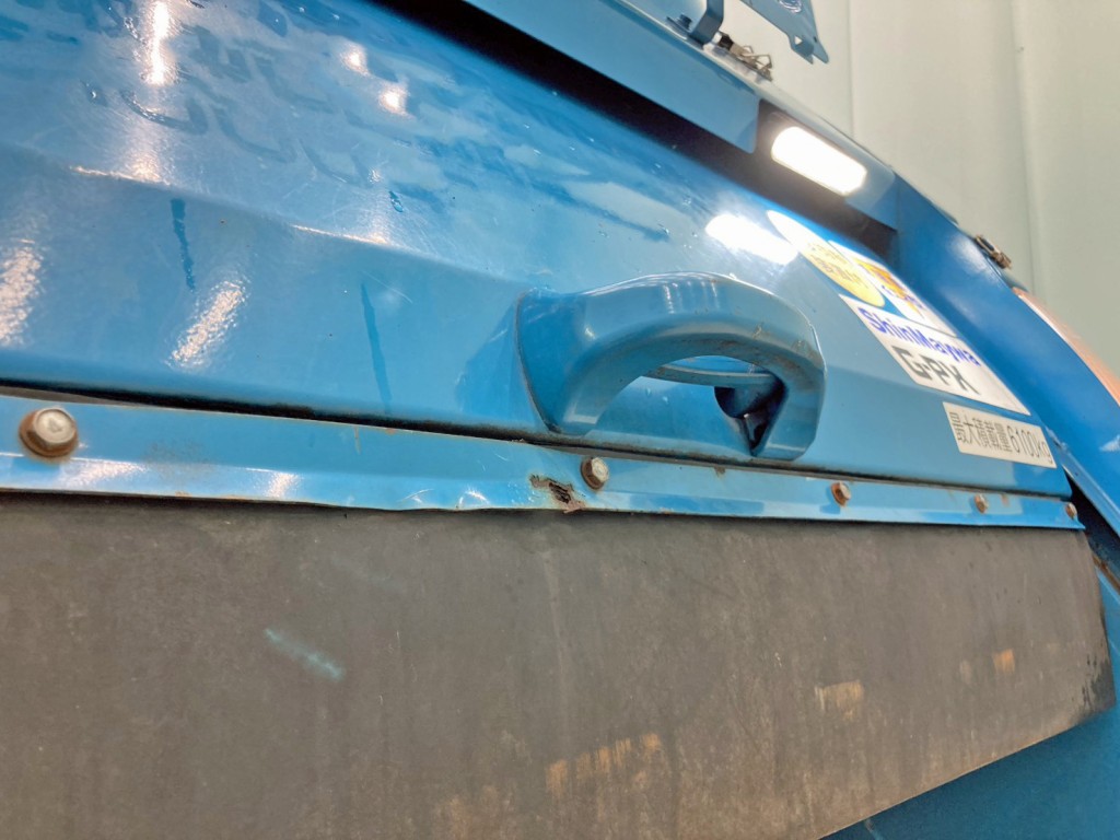 リヤゲート中央部に歪み・サビがあります。|三菱 ファイター 2KG-FK72FZの写真20