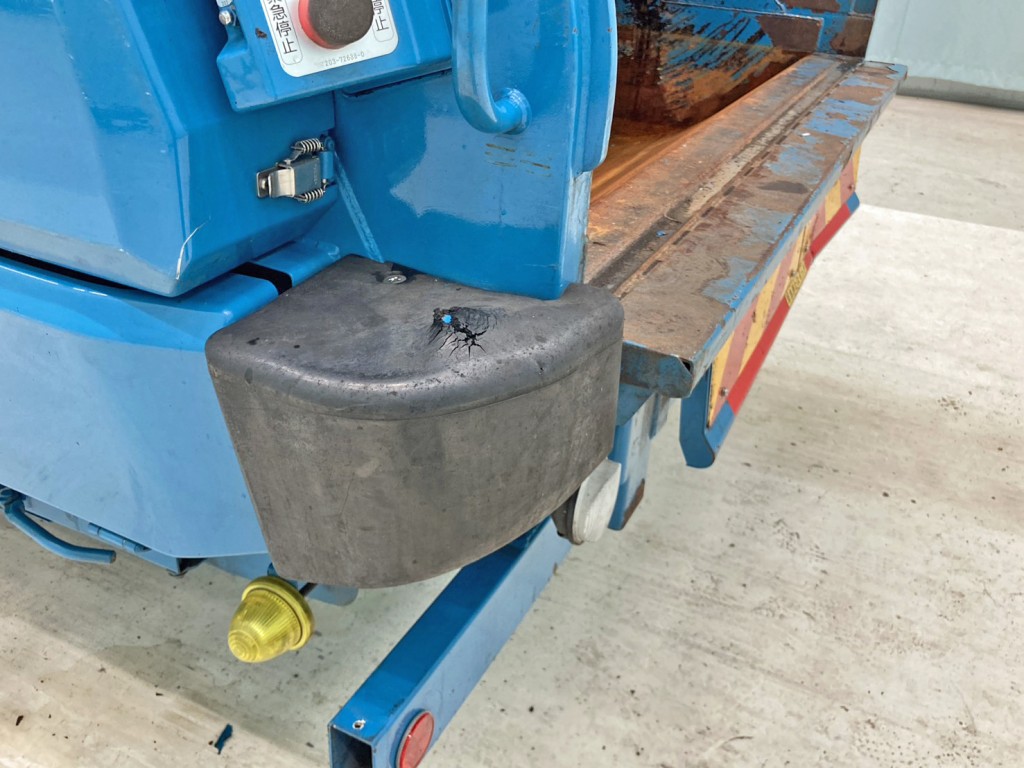 リヤ助手席側ゴムに破れがあります。|三菱 ファイター 2KG-FK72FZの写真21