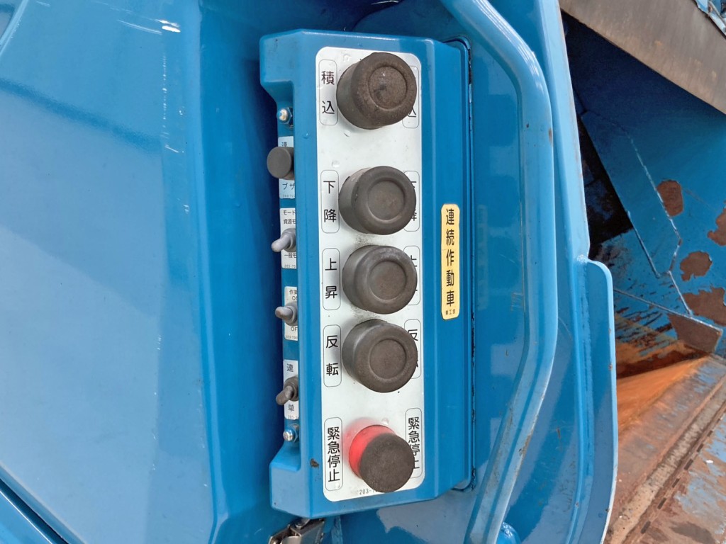 連続 ⇔ 単独の切り替えスイッチ付きです。|三菱 ファイター 2KG-FK72FZの写真25