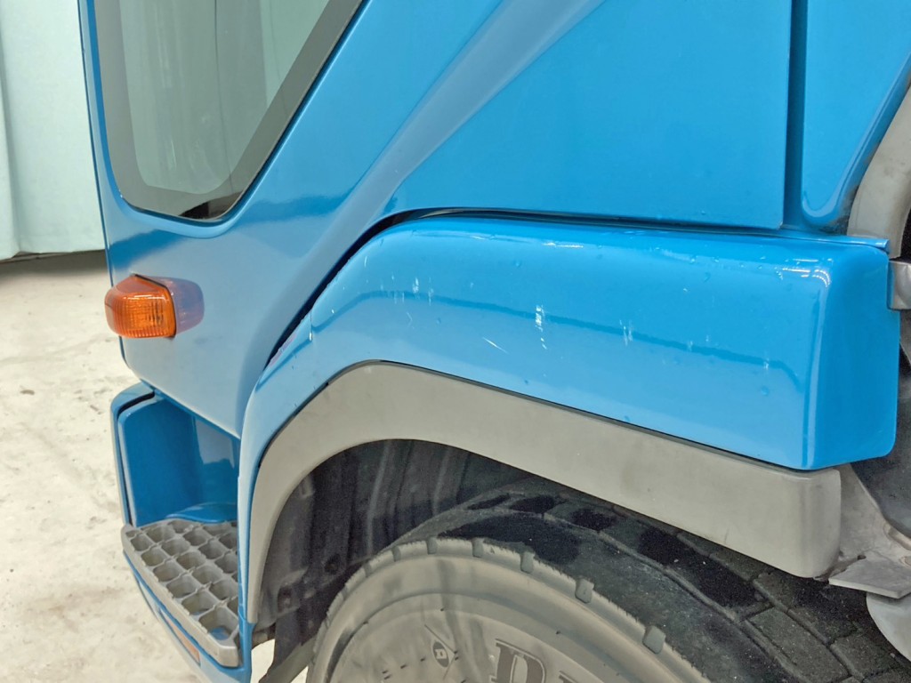 助手席側フロントフェンダーにキズがあります。|三菱 ファイター 2KG-FK72FZの写真33