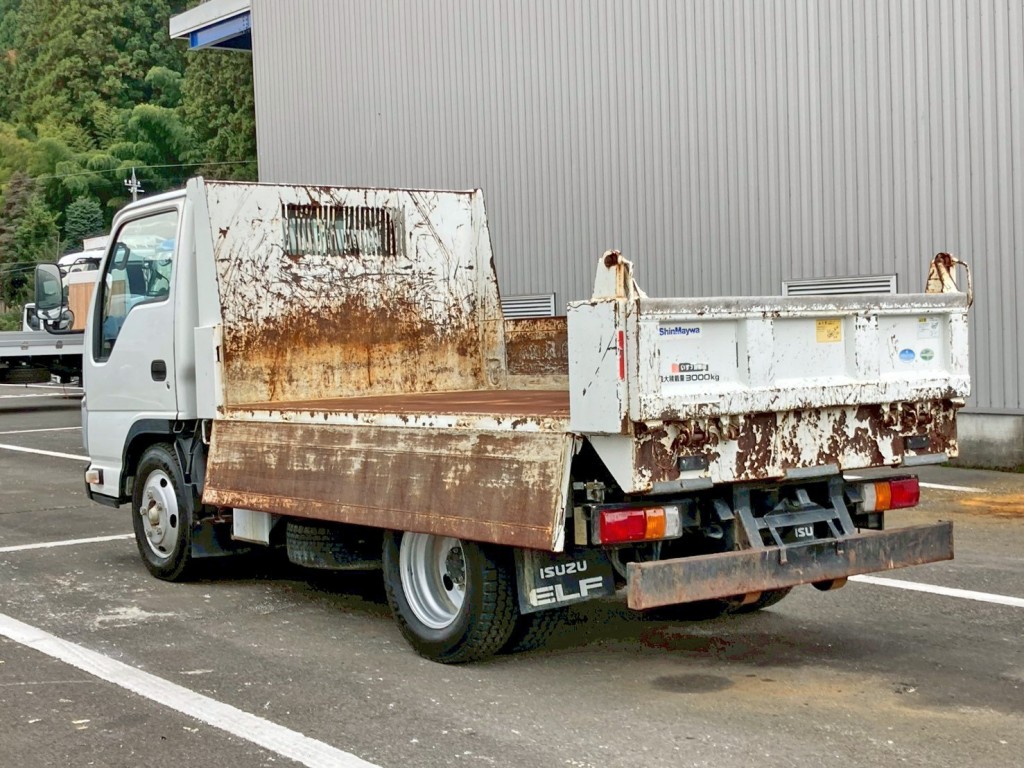 アオリを開いた状態です。|いすゞ エルフ TPG-NKR85AN(2WD)の写真4