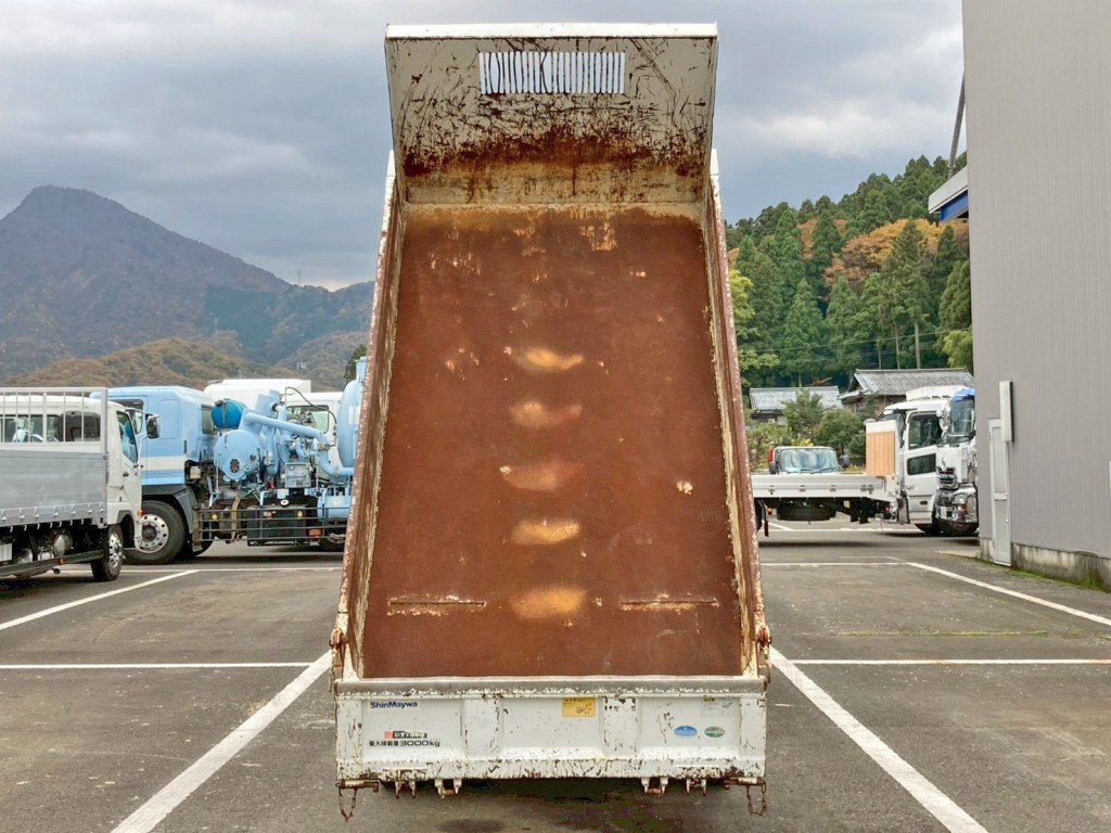 床は鉄板です。|いすゞ エルフ TPG-NKR85AN(2WD)の写真10