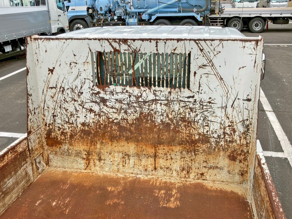 プロテクターにキズがあります。|いすゞ エルフ TPG-NKR85AN(2WD)の写真12