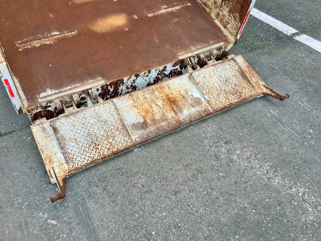 リヤゲートは歩み板として使用できます。|いすゞ エルフ TPG-NKR85AN(2WD)の写真25