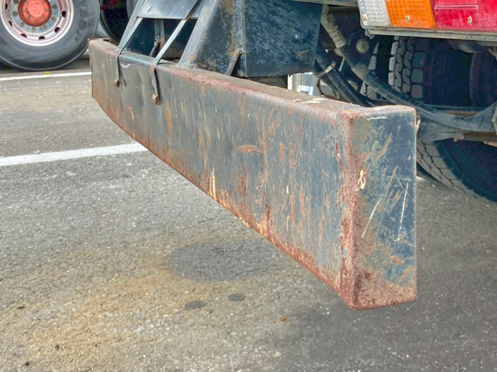 リヤバンパー運転席側にヘコミがあります。|いすゞ エルフ TPG-NKR85AN(2WD)の写真31