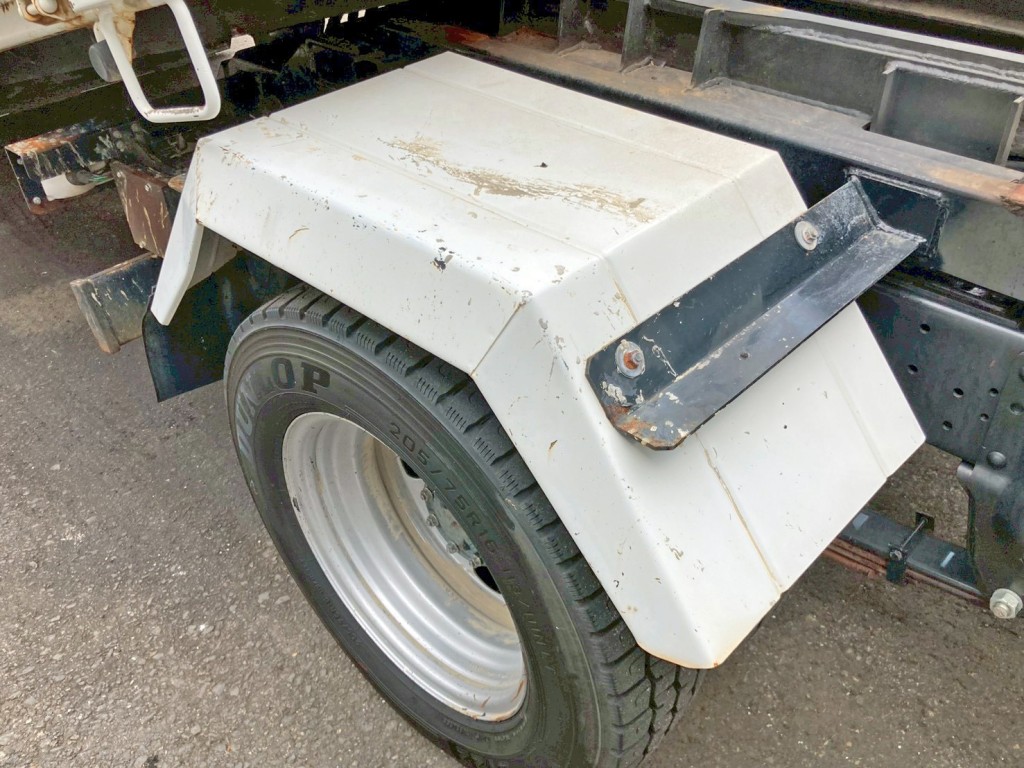 運転席側リヤフェンダー前方にキズがあります。|いすゞ エルフ TPG-NKR85AN(2WD)の写真37