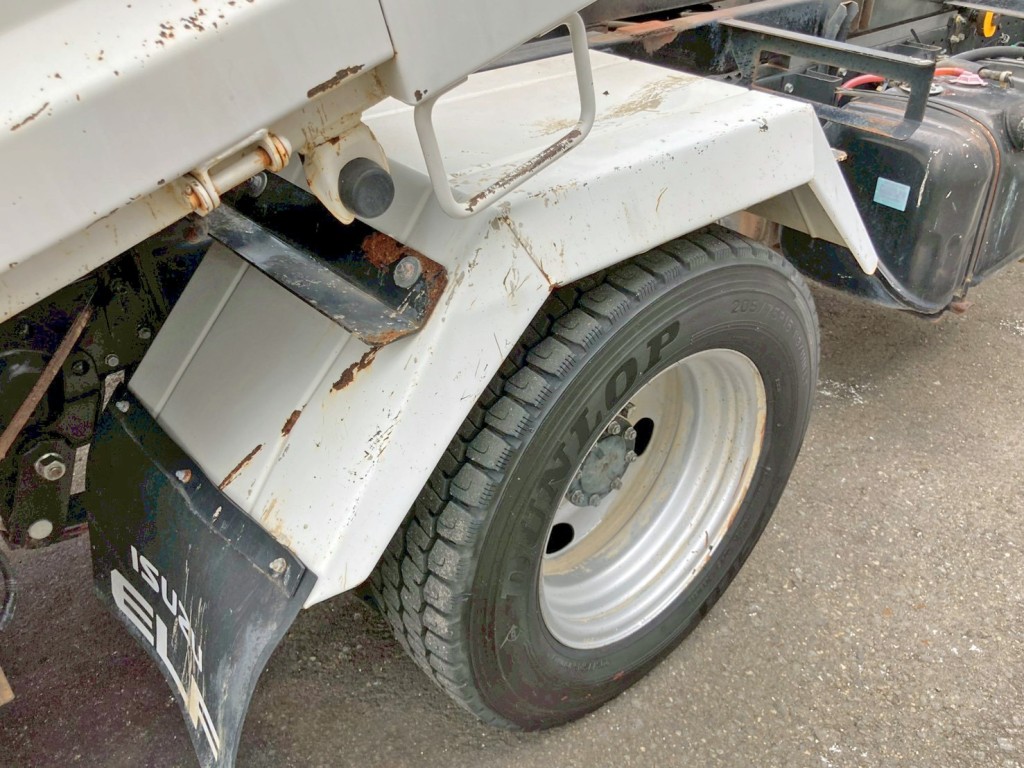 運転席側リヤフェンダー後方にキズ・曲がりがあります。|いすゞ エルフ TPG-NKR85AN(2WD)の写真38