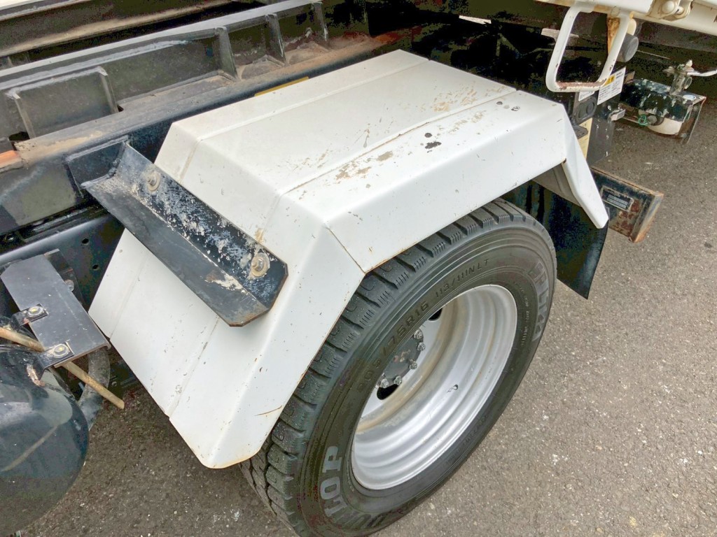 助手席側リヤフェンダー前方にキズがあります。|いすゞ エルフ TPG-NKR85AN(2WD)の写真39