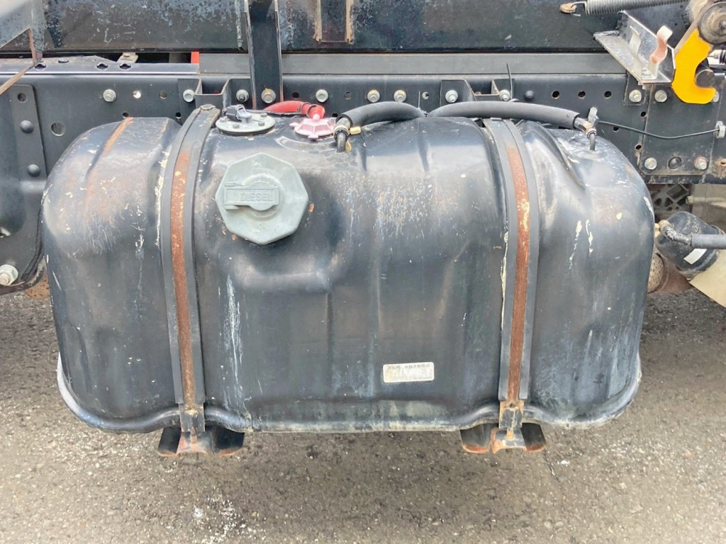 燃料タンクは75Lです。|いすゞ エルフ TPG-NKR85AN(2WD)の写真41