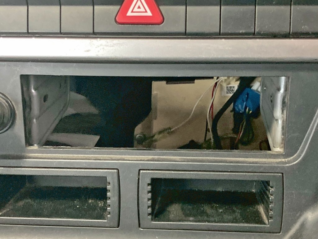 コンソールボックスが欠品しています。|三菱 スーパーグレート 2PG-FP74HERの写真20