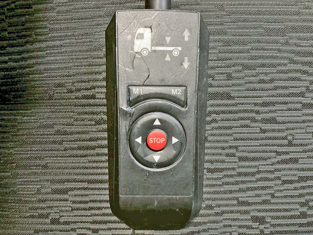 エアサスのコントローラーです。|三菱 スーパーグレート 2PG-FP74HERの写真21