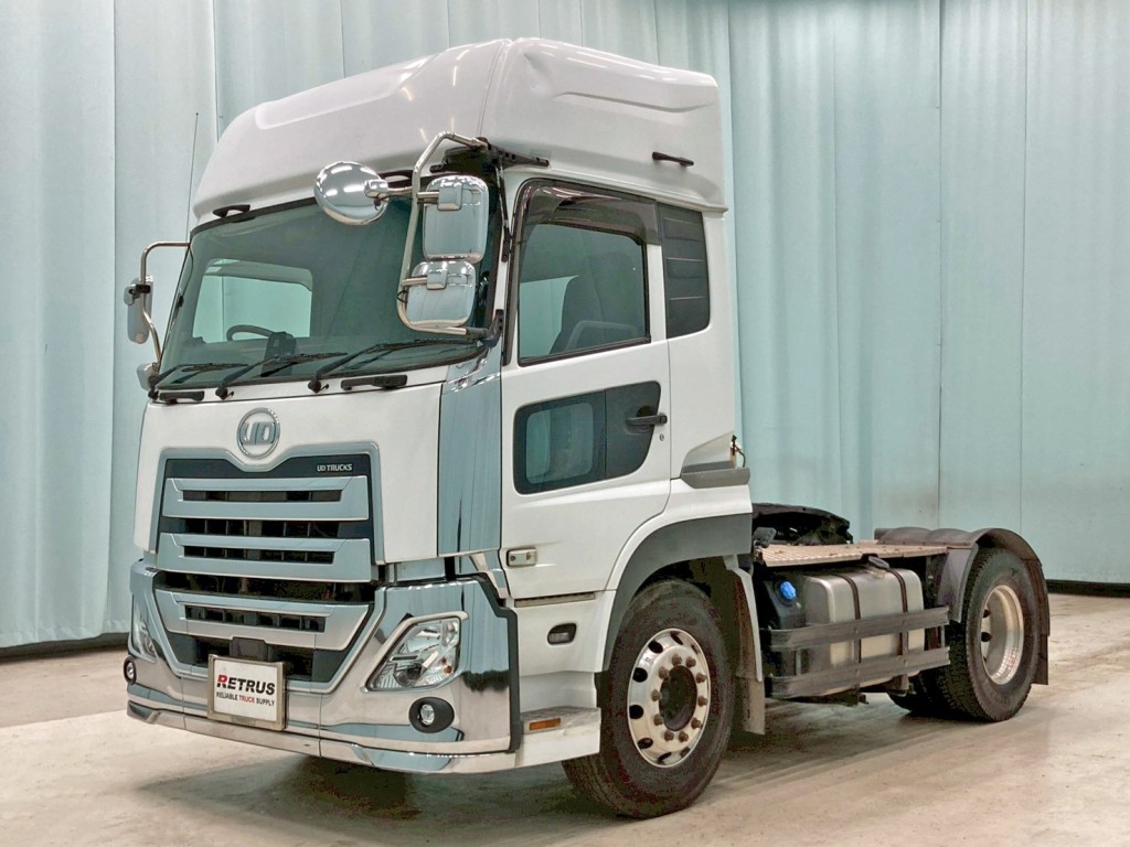 フロント周り、メッキパーツで飾っています。|UDトラックス クオン 2PG-GK5AABの写真1