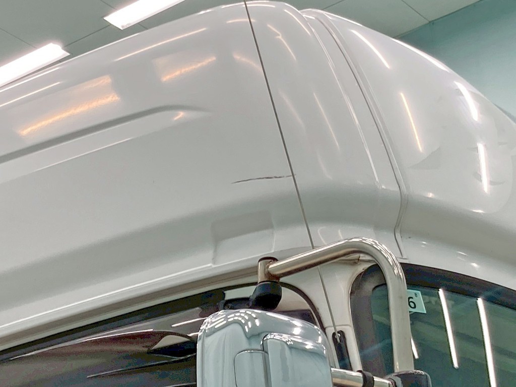 ルーフ運転席側にキズがあります。|UDトラックス クオン 2PG-GK5AABの写真21