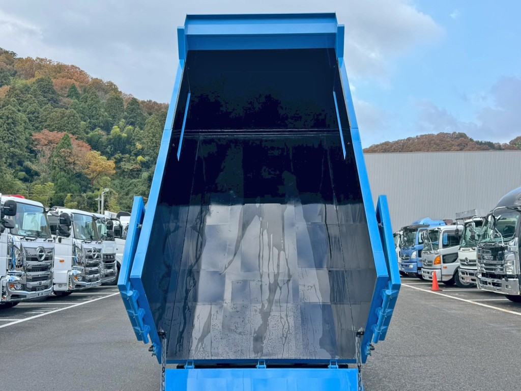 床は鉄板です。|日野 デュトロ 2KG-XZU605M(2WD)の写真8