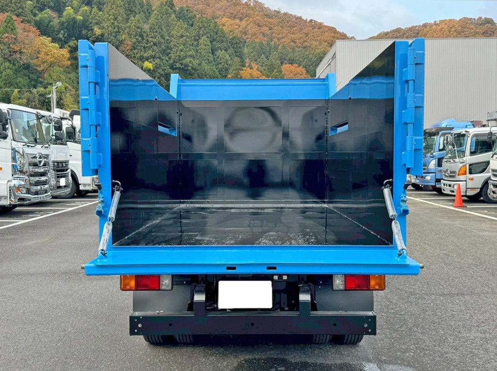 リヤゲート上部は観音開き式です。|日野 デュトロ 2KG-XZU605M(2WD)の写真13