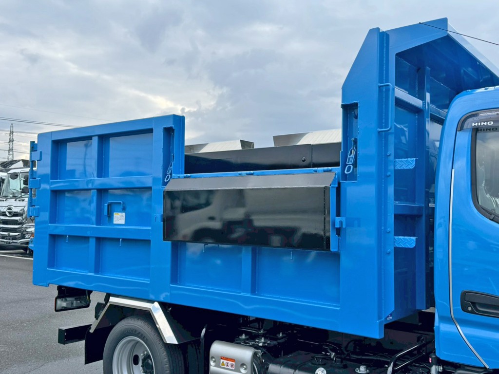 ボディー運転席側前方上部に、サイドゲートが付いています。|日野 デュトロ 2KG-XZU605M(2WD)の写真15