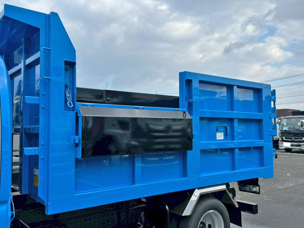 ボディー助手席側前方上部に、サイドゲートが付いています。|日野 デュトロ 2KG-XZU605M(2WD)の写真16