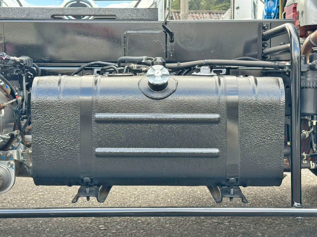 燃料タンクは70Lです。|日野 デュトロ 2KG-XZU605M(2WD)の写真18