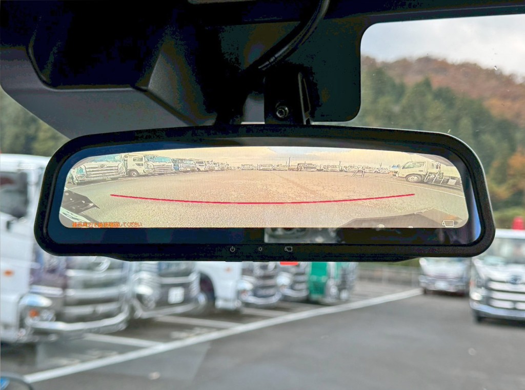 ルームミラーはバックモニターに切り替わります。|日野 デュトロ 2KG-XZU605M(2WD)の写真19