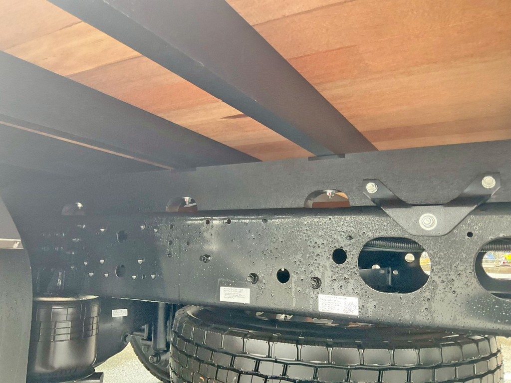 シャーシとネタの状態です。（縦ネタ・横ネタ木製です）|三菱 ファイター 2KG-FK65F(2WD)の写真6