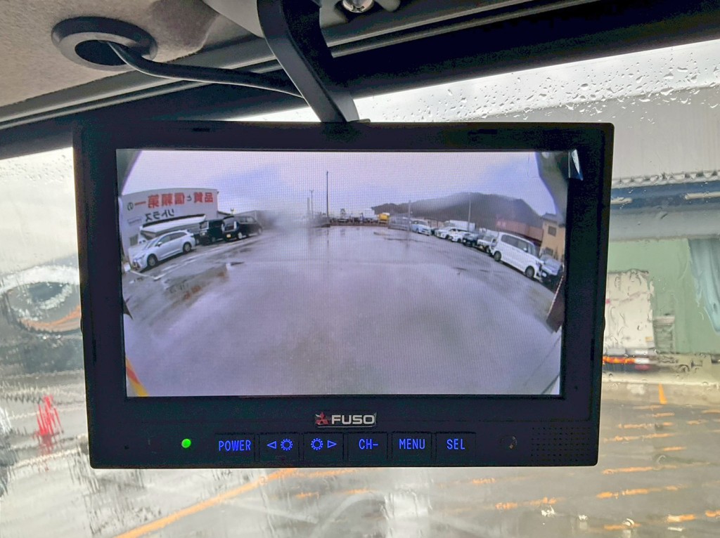液晶バックモニター付きです。|三菱 ファイター 2KG-FK65F(2WD)の写真14