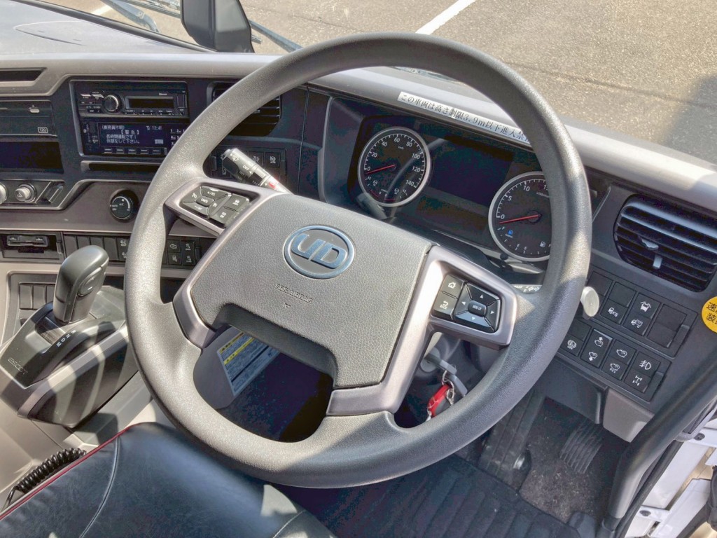 ハンドルグリップにスレがあります。|UDトラックス クオン 2PG-CG5CAの写真17