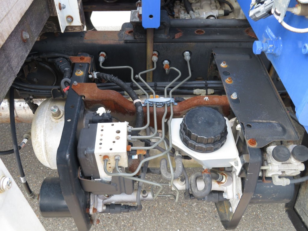 エアタンク周辺のステーにサビがあります。|日野 レンジャー TKG-FC9JKAP(2WD)の写真35