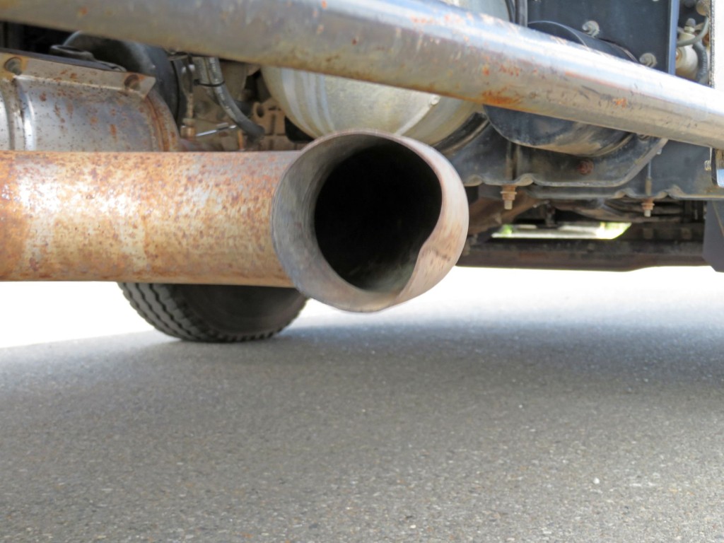 テールパイプ出口にヘコミがあります。|日野 レンジャー TKG-FC9JKAP(2WD)の写真39