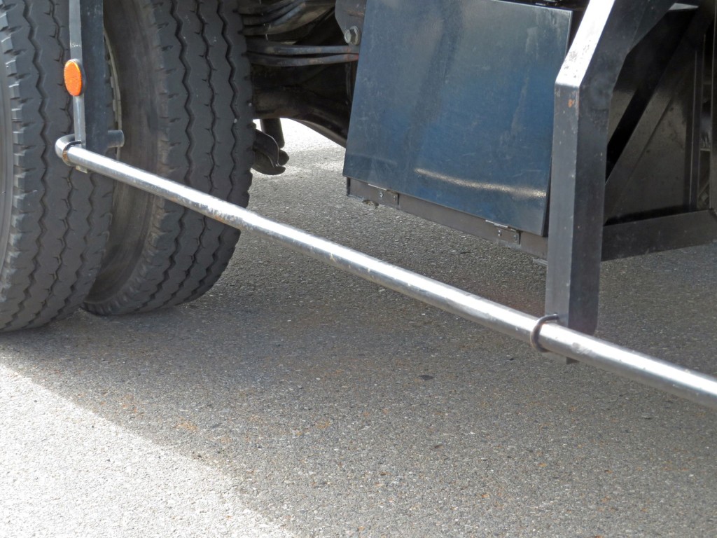 運転席側サイドバンパーにサビがあります。|日野 レンジャー TKG-FC9JKAP(2WD)の写真40