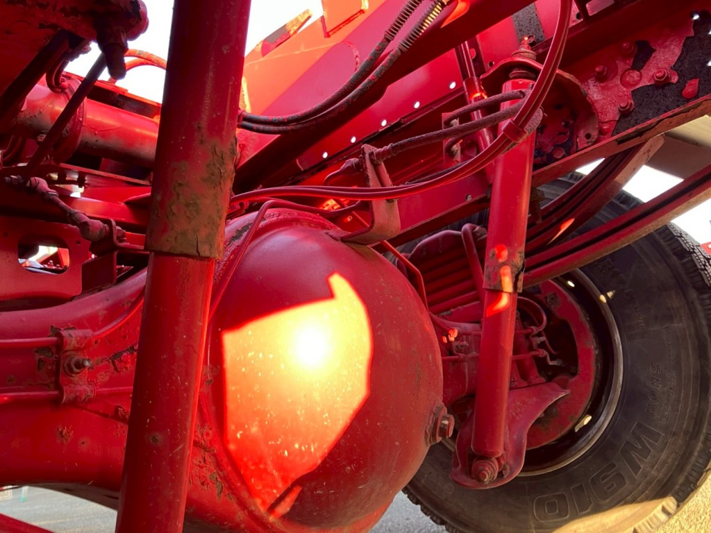 ショックアブソーバーカバーに腐食があります。|日野 レンジャー TKG-FD9JGAA(2WD)の写真6