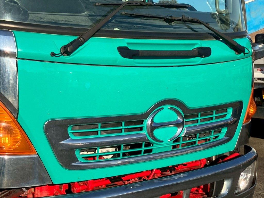 フロントパネルにキズ・サビ・ヘコミがあります。|日野 レンジャー TKG-FD9JGAA(2WD)の写真15