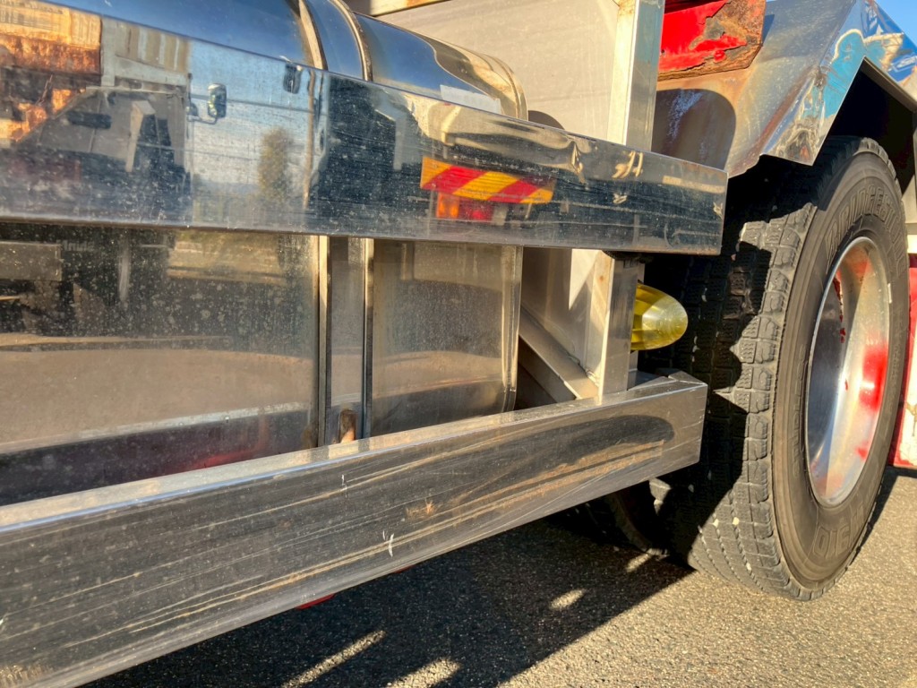 助手席側サイドバンパーにキズがあります。|日野 レンジャー TKG-FD9JGAA(2WD)の写真31