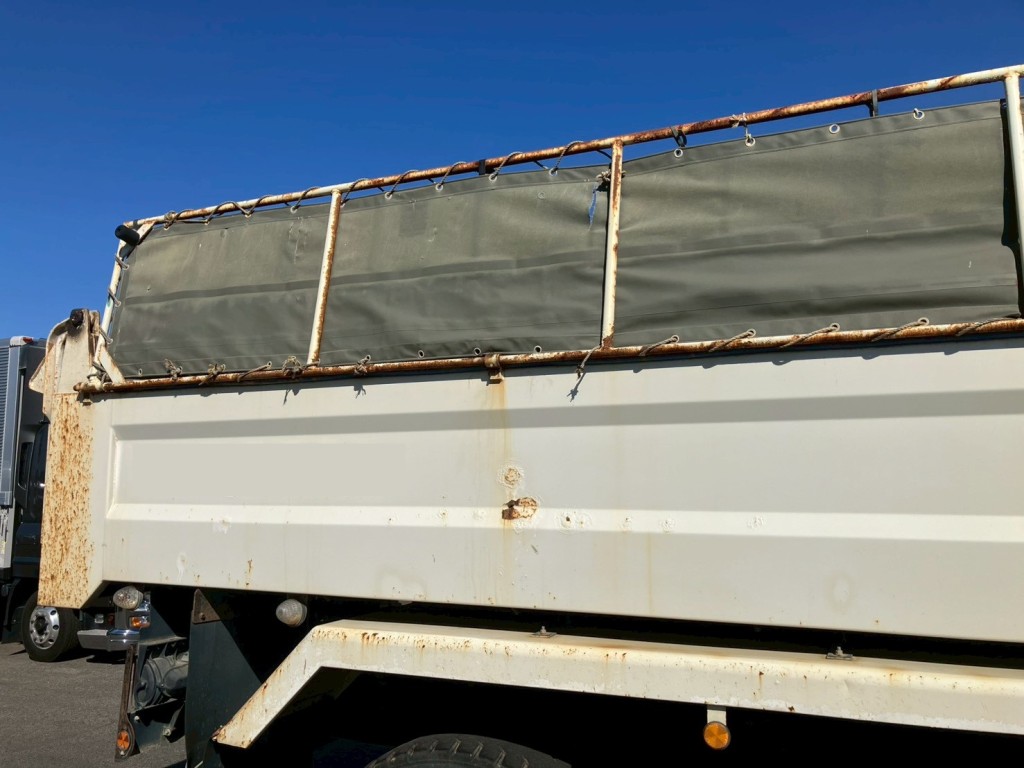 運転席側ボディーにキズ・サビ・ヘコミがあります。|日野 プロフィア QKG-FS1EKDAの写真19