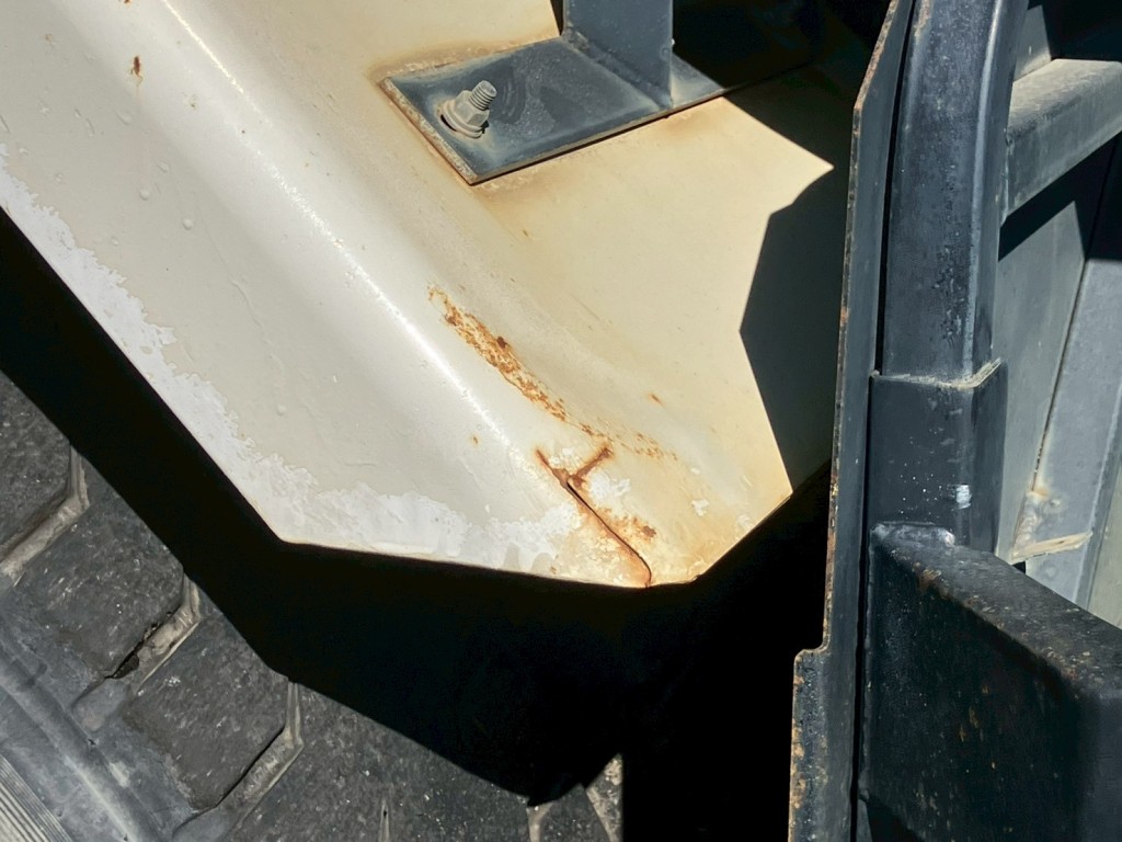 運転席側リアフェンダーに割れがあります。|日野 プロフィア QKG-FS1EKDAの写真21