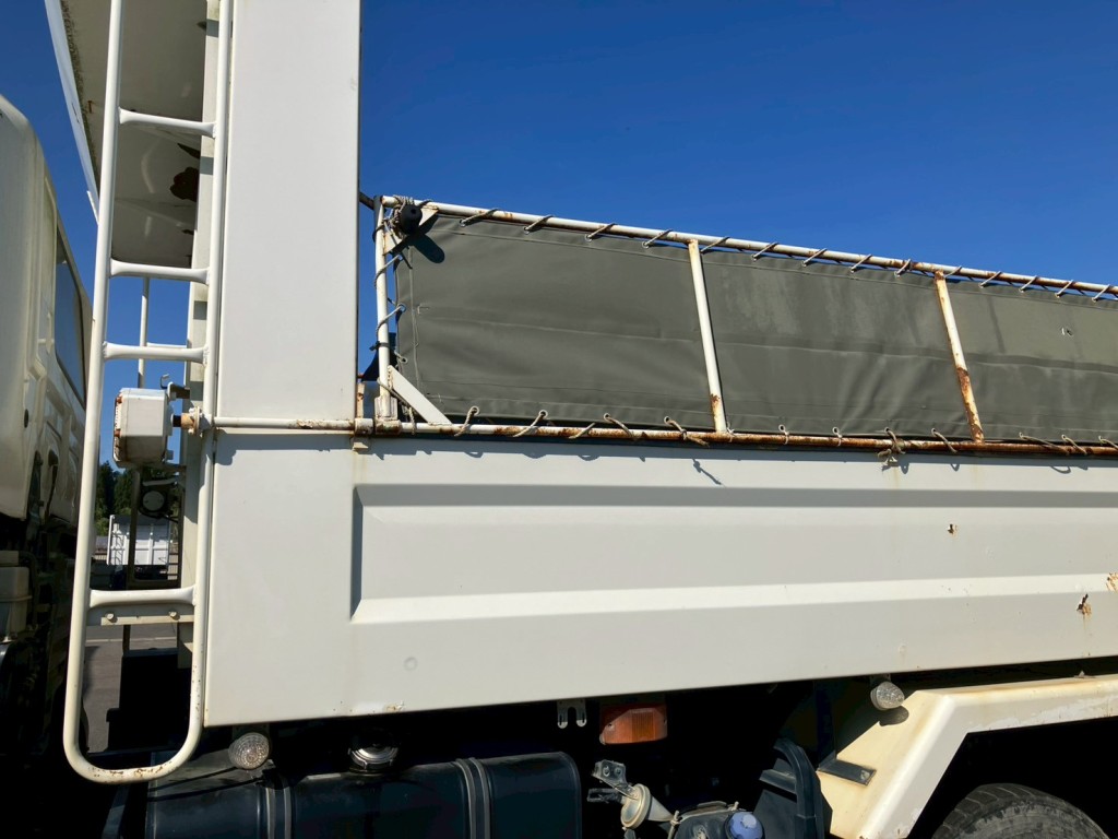 助手席側ボディーにキズ・サビがあります。|日野 プロフィア QKG-FS1EKDAの写真29