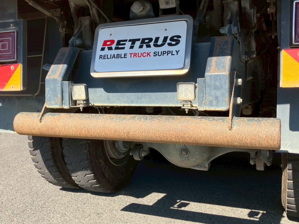 リアバンパーにキズ・サビがあります。(車検非対応です)|日野 プロフィア QKG-FS1EKDAの写真36