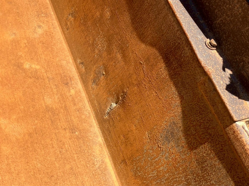 ボディー内鉄板側面に摩耗・破れがあります。|日野 プロフィア QKG-FS1EKDAの写真40