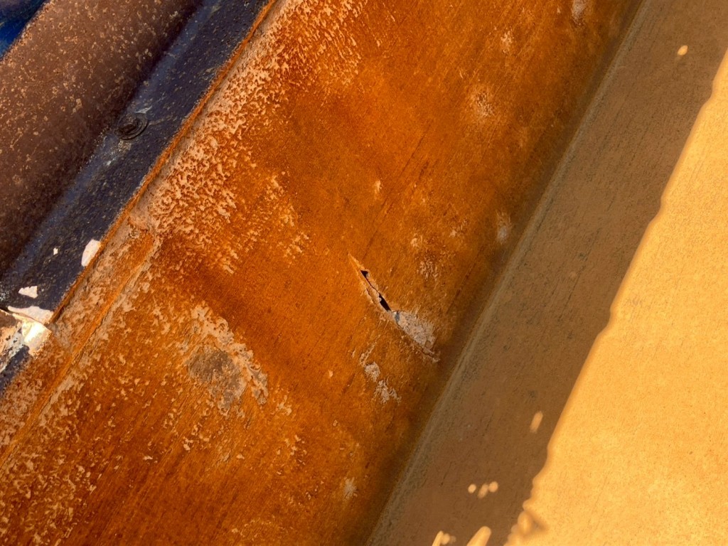 ボディー内鉄板側面に摩耗・穴があります。|日野 プロフィア QKG-FS1EKDAの写真41