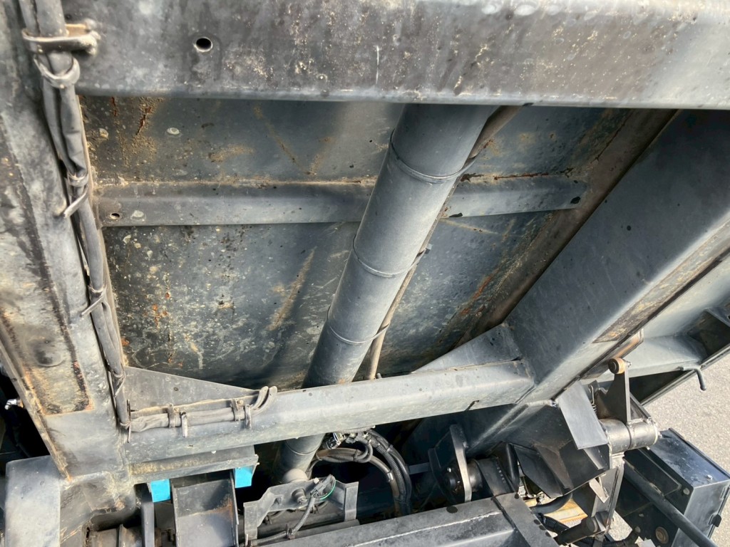 横ネタに曲がりがあります。|いすゞ フォワード TKG-FRR90S2(2WD)の写真14