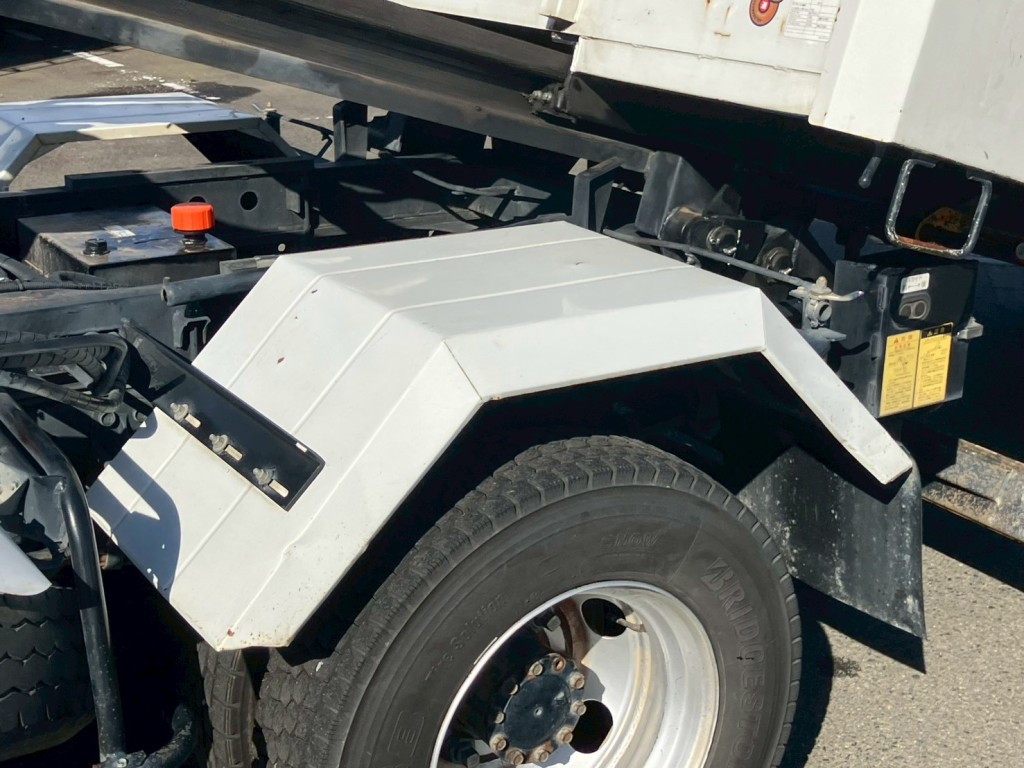 助手席側リヤフェンダーにキズ・サビ・ヘコミがあります。|いすゞ フォワード TKG-FRR90S2(2WD)の写真26