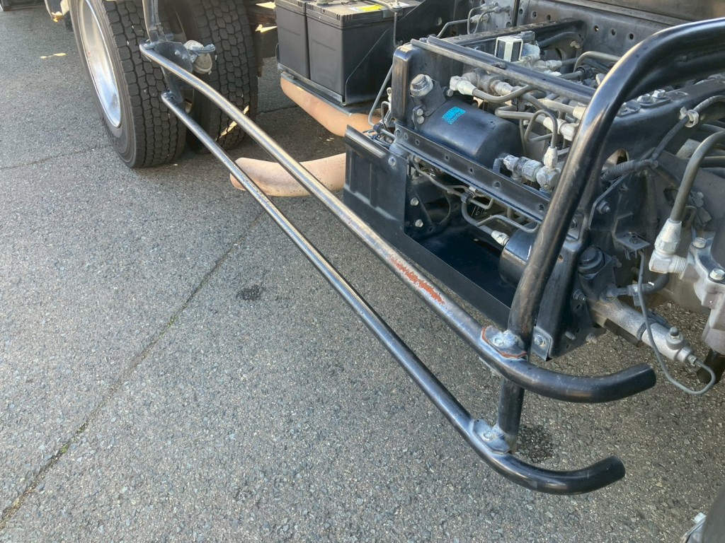 運転席側サイドバンパーにサビ・曲がりがあります。|いすゞ フォワード TKG-FRR90S2(2WD)の写真30